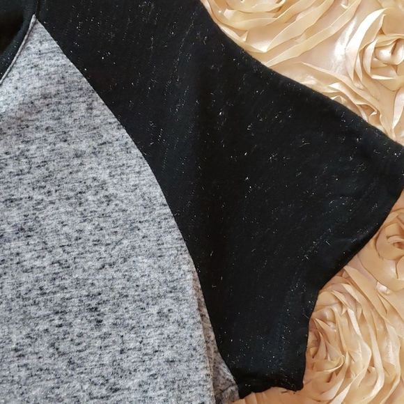 4/$20 🤩Thyme Grey/ Black TShirt - Picture 3 of 8